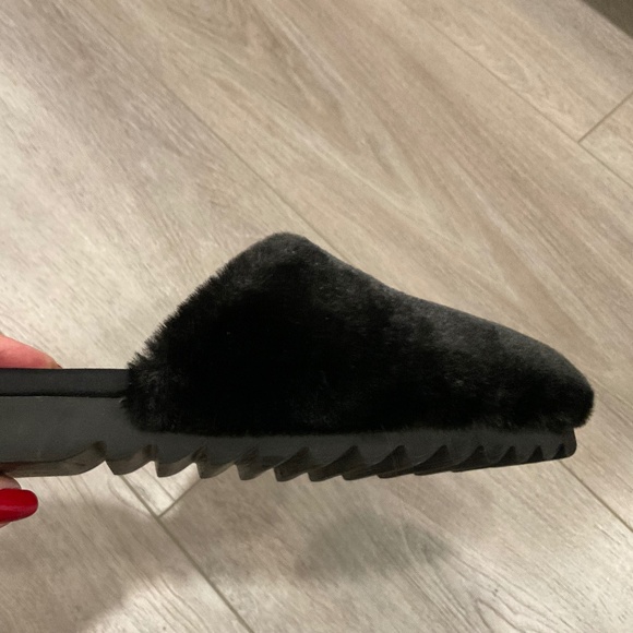 ROAM Cloud Mule Black Faux Fur Size 8 LIKE NEW - Picture 5 of 6